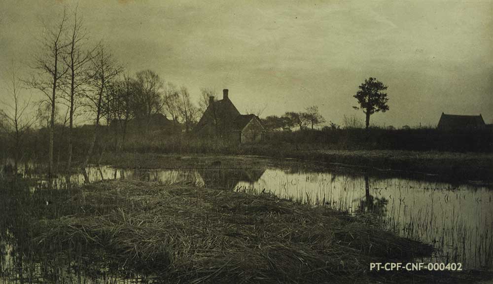 Evening, 1886; Platinotipia, Dimensões 50 x 60 cm; Coleção Nacional de Fotografia, PT/CPF/CNF/000402