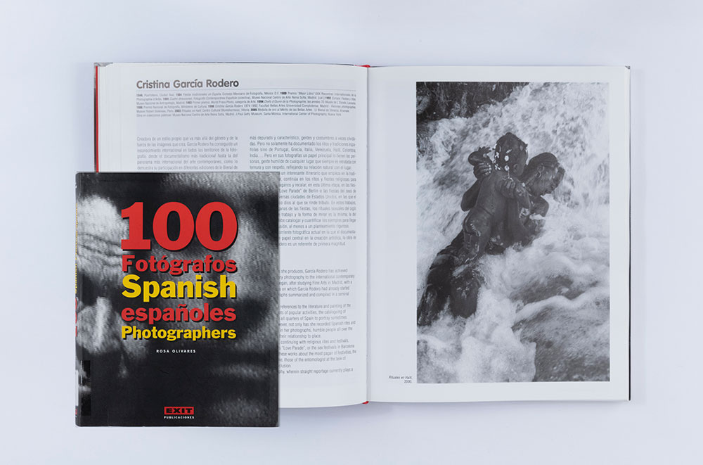 Olivares, Rosa. 2005. 100 fotógrafos españoles. Madrid: Exit Publicaciones. ISBN: 84-934639-1-4.